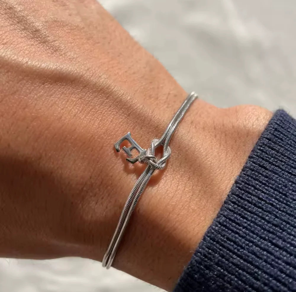 Initial Knot - Ett forever armband
